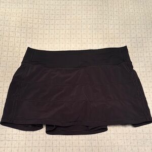 Lululemon Athletica Mini Skirt in Black with Sleek Design